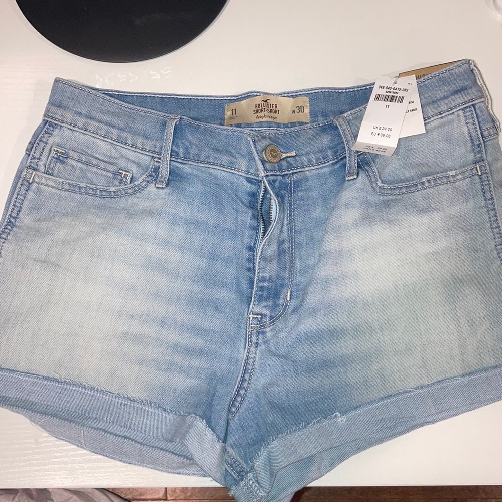Hollister high rise shorts size 11 (w30)
